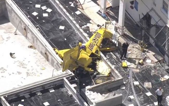 В США самолет врезался в небоскреб, есть жертва