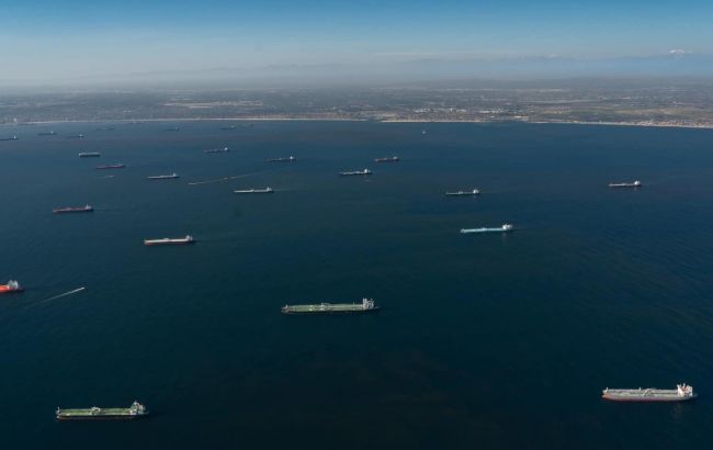 У берегов Калифорнии скопились нефтяные танкеры, сырье негде хранить