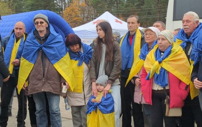 Евакуйовані жителі Олешок перетнули кордон України на Чернігівщині, - Зеленський