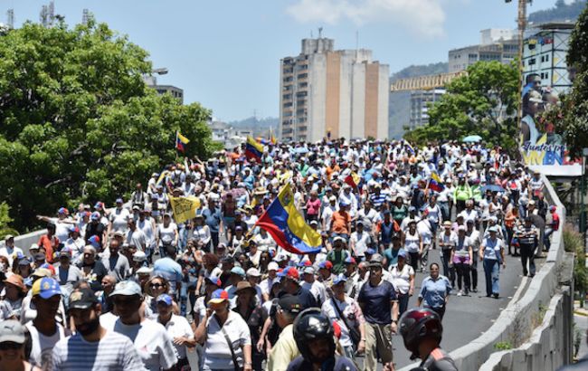 Венесуэльцы вышли митинговать против Мадуро и отключения света