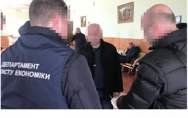 Директора ВНЗ у Волинській області затримали на хабарі