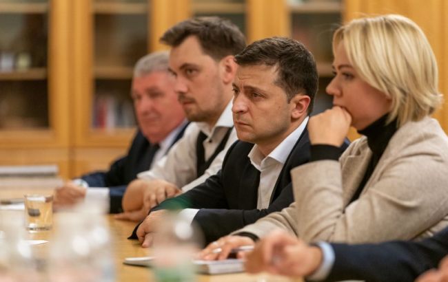 Зеленский и Гончарук встретились с семьями погибших на Донбассе военных