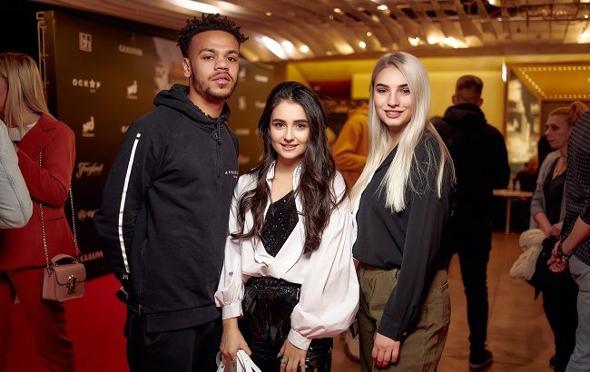 Аня Трінчер, Поліна Логунова, Яна Клочкова та інші зіркові гості прем'єри "Джуманджі" в Києві