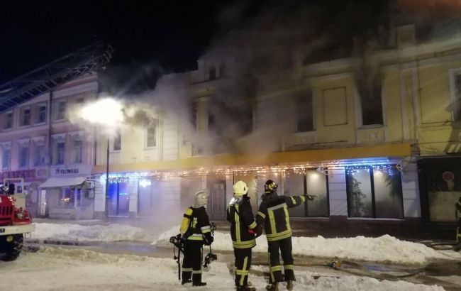 Пожар в ресторане в Киеве: спасатели ликвидировали огонь
