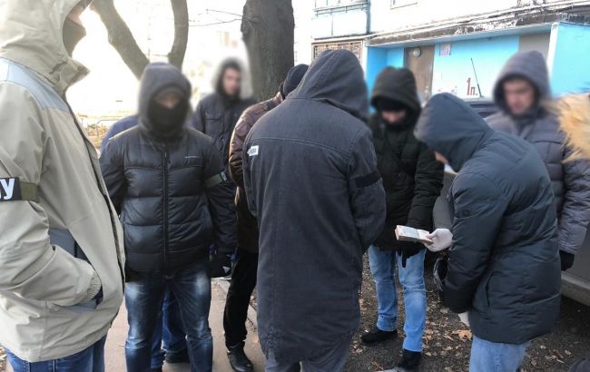 В Харькове задержали полицейского на взятке за закрытие уголовного дела