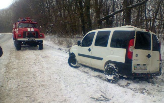 Снігопади в Україні: на заході фіксують критичний рівень аварійності