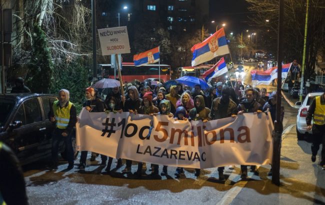 В Сербии тысячи людей вышли на митинг против президента