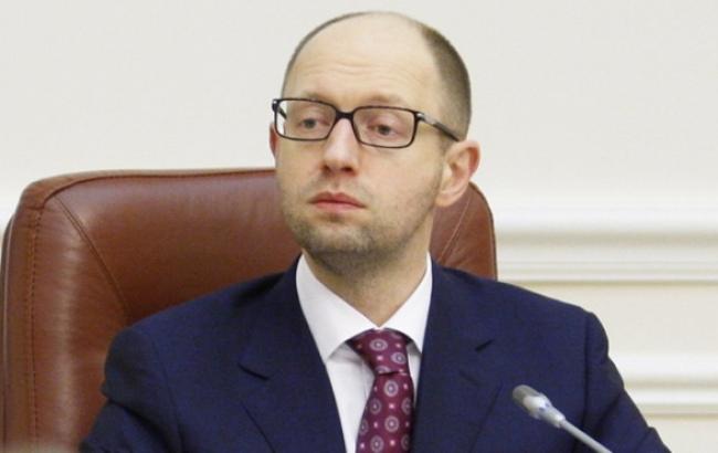 Яценюк: 900 тыс. пенсионеров с Донбасса получают пенсию