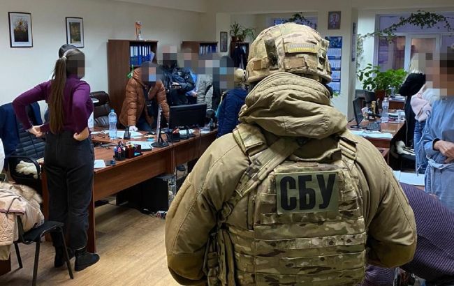 СБУ блокировала сбыт конфиденциальных данных из налоговой и таможни