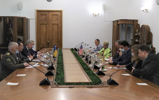 Україна та США обговорили військову складову візиту Зеленського до Білого дому