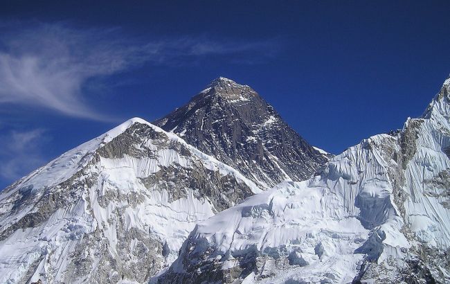 Не смогли идти дальше: украинец стал свидетелем гибели двух альпинистов на Эвересте