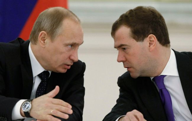 Путин урезал зарплату себе, Медведеву и ряду других чиновников еще на год