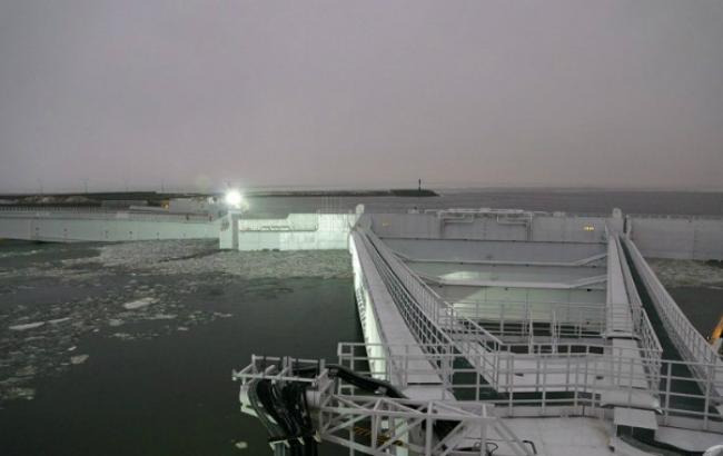 В Санкт-Петербурге из-за угрозы ночного наводнения закрыли дамбу