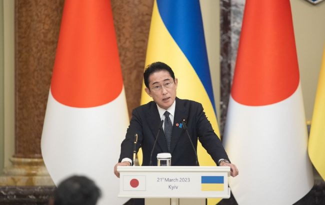 Прем'єр Японії закликав Путіна негайно вивести війська з України