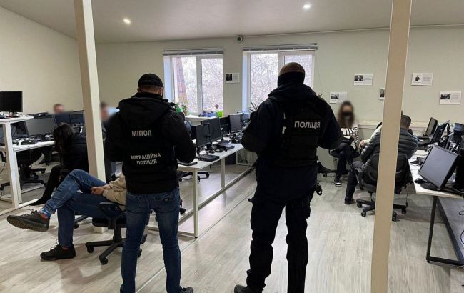 Пропонували вкласти в криптовалюту: в Одесі викрили шахрайські кол-центри