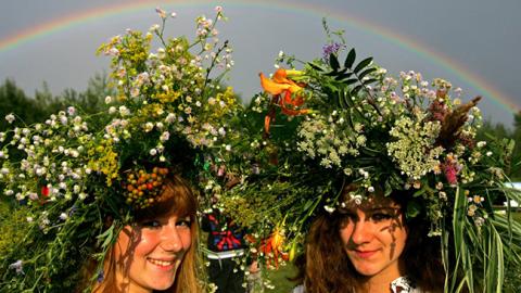 "Тепло, але дощитиме": народний синоптик уточнив погоду на Трійцю