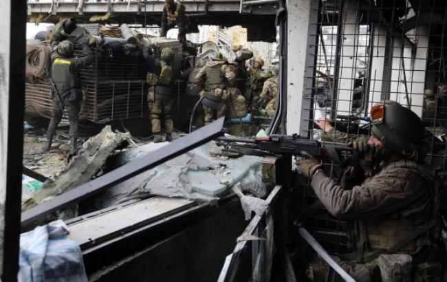 Из-за обстрела боевиками аэропорта Донецка ранен боец сил АТО, - штаб