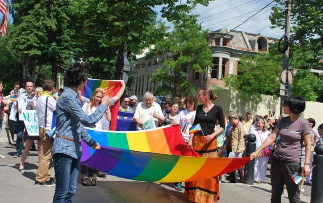 У Молдові православні активісти зірвали ЛГБТ-марш, поліція евакуювала учасників