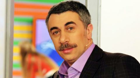 Читайте этикетки правильно: Комаровский предупредил об опасности в шампунях