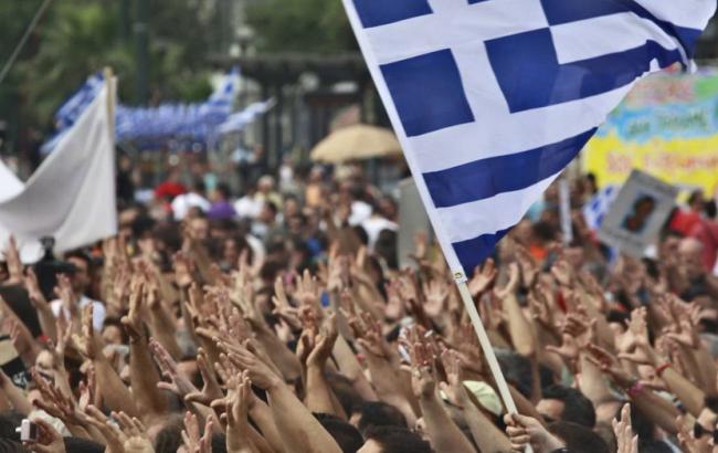 В Греции тысячи людей вышли на демонстрации за и против курса реформ