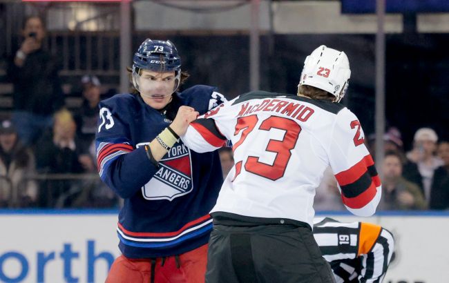 Дерби до крови. "Рейнджерс" и "Девилз" зажгли Гудзон массовой схваткой в дебюте: видео