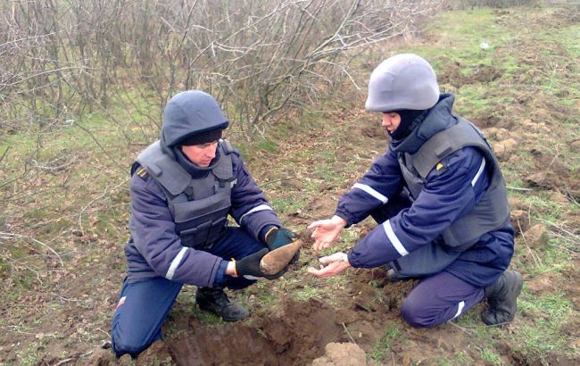 На Донбассе саперы за неделю обезвредили более 400 взрывоопасных предметов