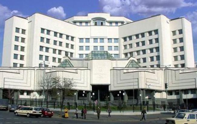 КСУ повинен визнати неконституційною як мінімум одну норму закону про люстрацію, - заступник генпрокурора