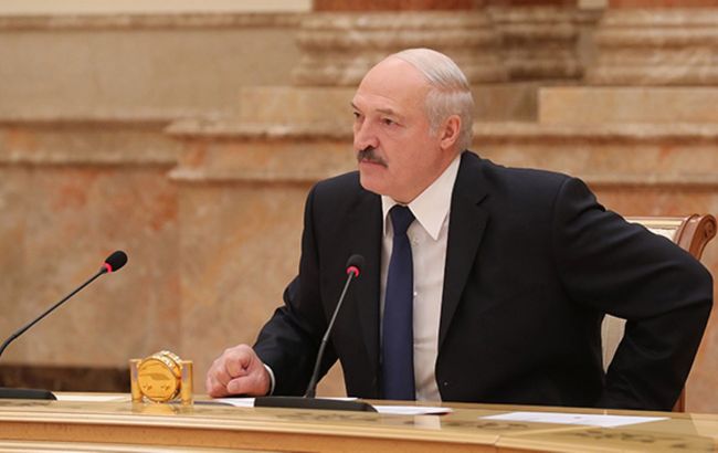 Лукашенко вимагає від нового уряду вирішити питання залежності Білорусі від РФ