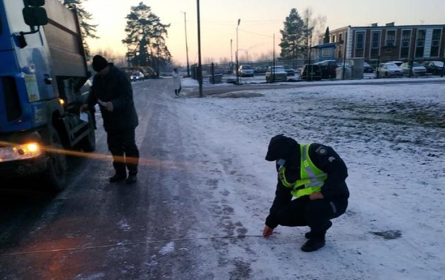 У Ніжині водій сміттєвоза збив на смерть 6-річну дівчинку, яка йшла з мамою