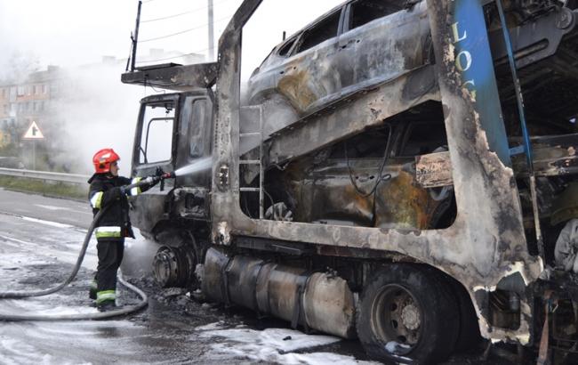 У Рівненській області зіткнулися та загорілися два вантажні автомобілі, є загиблий