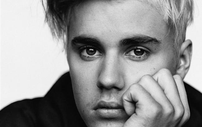 Джастин Бибер появится на American Music Awards с мамой