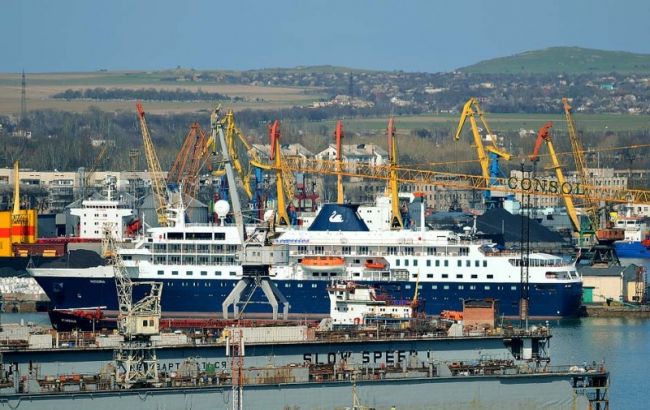 В Керченском порту готовят массовые увольнения работников