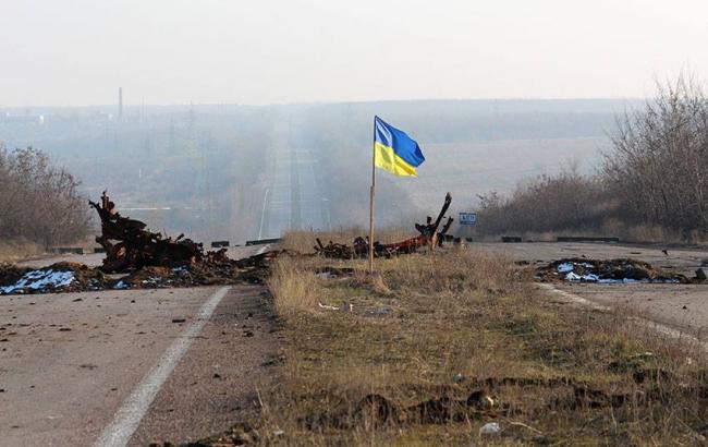 Українські бійці підняли державний прапор біля Донецького аеропорту