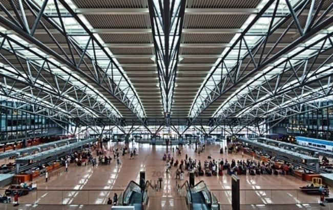 В Гамбурге из-за неизвестного газа эвакуировали аэропорт, есть пострадавшие