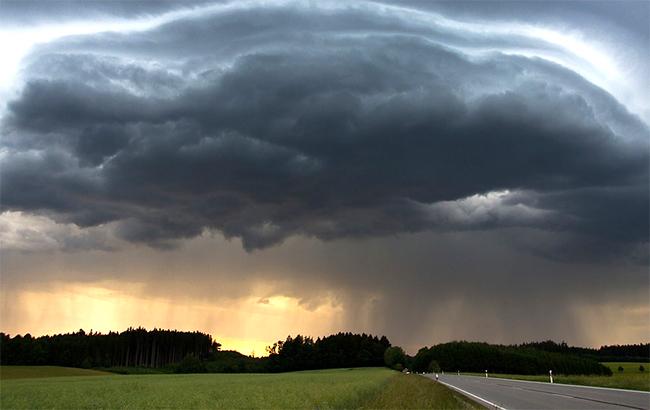 Синоптики предупреждают о дождях и грозах в Украине 26 мая