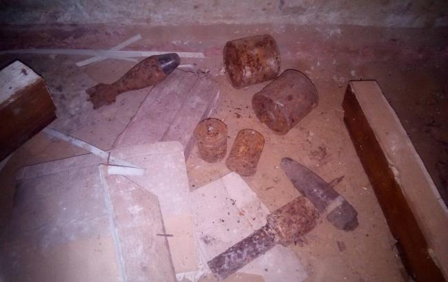 У Харківській області рятувальники виявили боєприпаси у підвалі житлового будинку