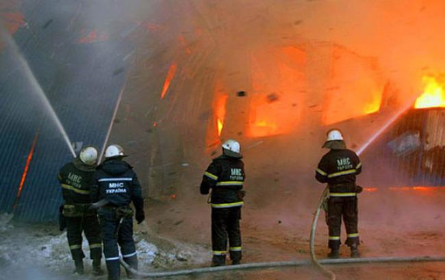 Пожар возле киностудии Довженко в Киеве локализован, - ГосЧС (обновлено)
