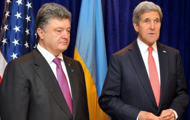 Порошенко и Керри выступили за проведение встречи трехсторонней контактной группы в ближайшее время
