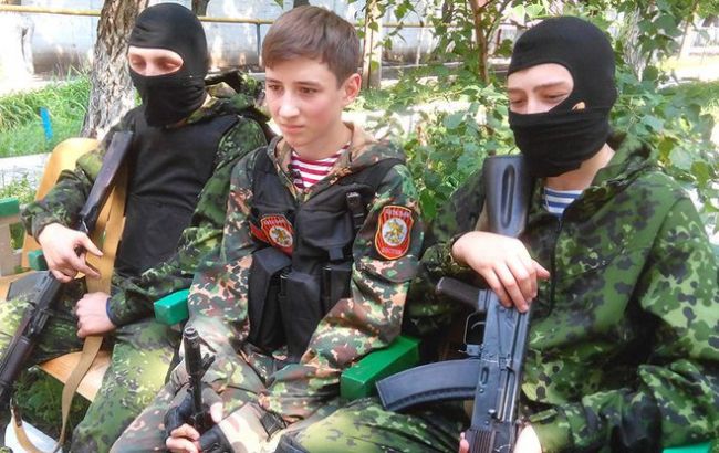 У ДНР з неповнолітніх створюють "воєнізовані підрозділи самооборони", - ІС