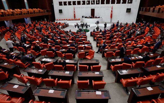 Парламент Туреччини подовжив дозвіл використовувати армію в Іраку і Сирії