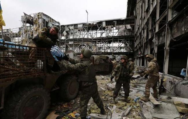 Донецкий аэропорт остается под контролем украинских военных, - СНБО