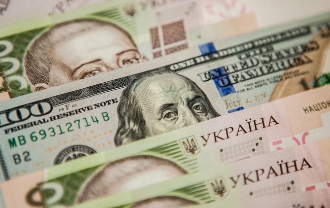 Курс доллара на межбанке поднялся до 25 гривен
