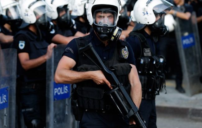 Турецька поліція знешкодила закладену в автомобілі бомбу