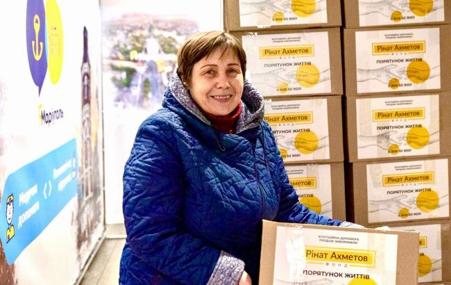 Мариупольцы в Запорожье получили гуманитарную поддержку от Фонда Ахметова