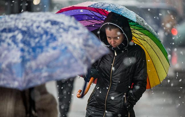 Погода на сегодня: на большей части Украины мокрый снег, температура поднимется до +9