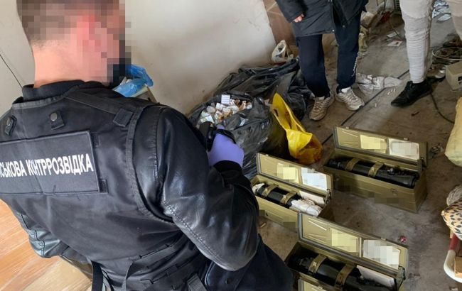 СБУ разоблачила чиновника оборонного концерна на хищении оптических прицелов