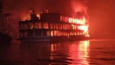 В Бангладеш на пароме произошел пожар, погибли по меньшей мере 30 человек