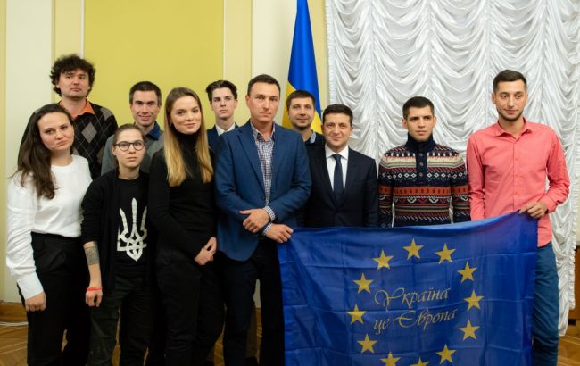 Зеленський зустрівся із учасниками Євромайдану