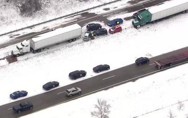 У штаті Мічиган зіткнулися близько 60 автомобілів