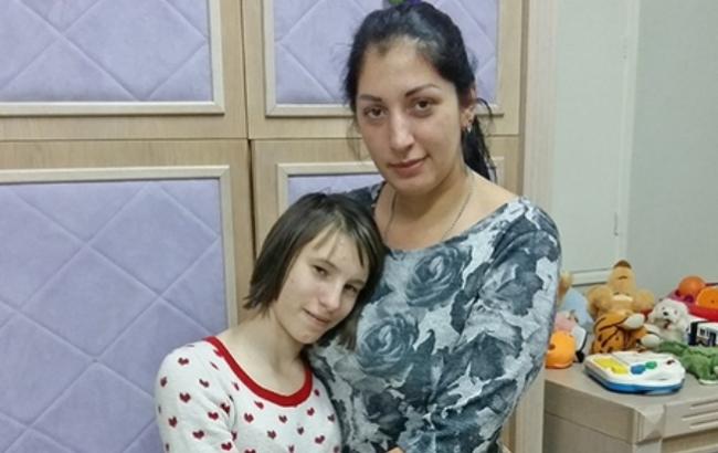 Багатодітна мати-переселенка з Донбасу взяла в сім'ю сироту
